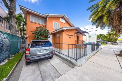 Propiedad comercial en venta en Miami, Florida № 1991961 - foto 2