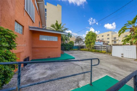 Propiedad comercial en venta en Miami, Florida № 1991961 - foto 25