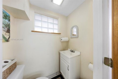 Propiedad comercial en venta en Miami, Florida № 1991961 - foto 16