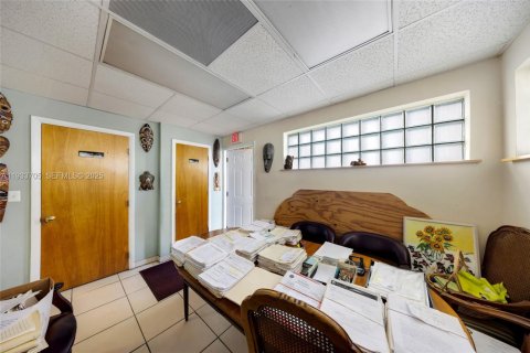 Propiedad comercial en venta en Miami, Florida № 1991961 - foto 17