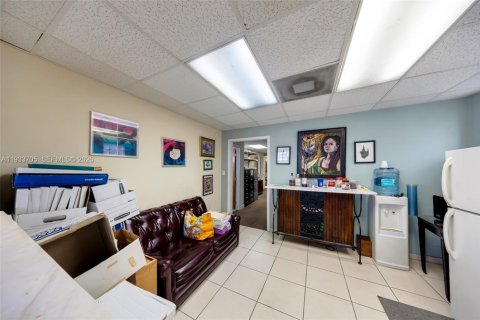 Propiedad comercial en venta en Miami, Florida № 1991961 - foto 18