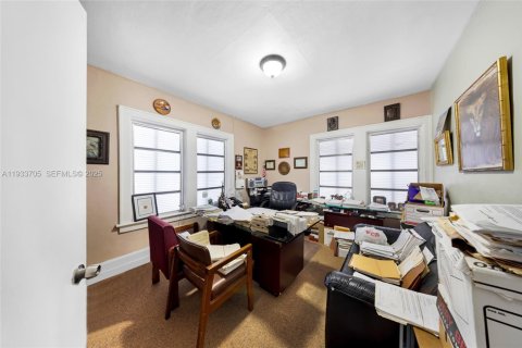 Propiedad comercial en venta en Miami, Florida № 1991961 - foto 22