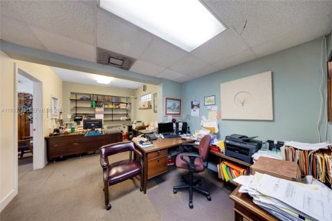 Propiedad comercial en venta en Miami, Florida № 1991961 - foto 15