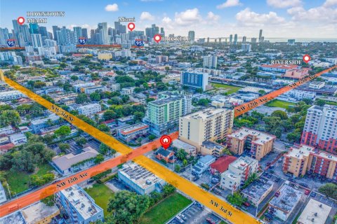 Propiedad comercial en venta en Miami, Florida № 1991961 - foto 4