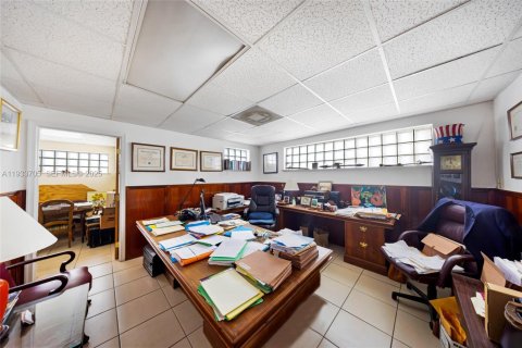 Propiedad comercial en venta en Miami, Florida № 1991961 - foto 11