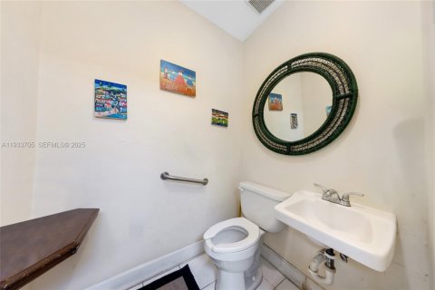 Propiedad comercial en venta en Miami, Florida № 1991961 - foto 13