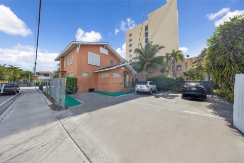 Propiedad comercial en venta en Miami, Florida № 1991961 - foto 9