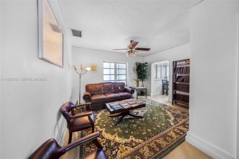 Propiedad comercial en venta en Miami, Florida № 1991961 - foto 21