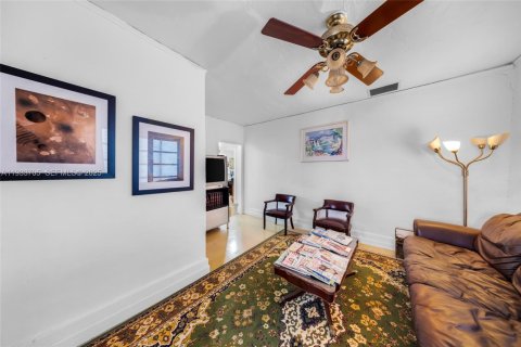 Propiedad comercial en venta en Miami, Florida № 1991961 - foto 20