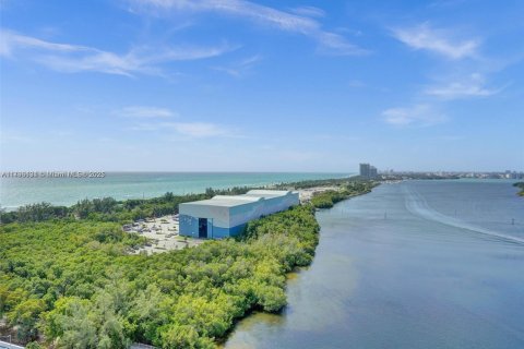 Copropriété à louer à Sunny Isles Beach, Floride: 2 chambres, 113.34 m2 № 1860968 - photo 19