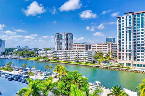 Copropriété à louer à Sunny Isles Beach, Floride: 2 chambres, 113.34 m2 № 1860968 - photo 11