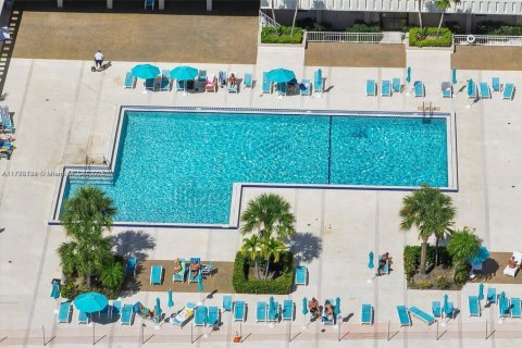 Copropriété à louer à Sunny Isles Beach, Floride: 2 chambres, 113.34 m2 № 1860968 - photo 1