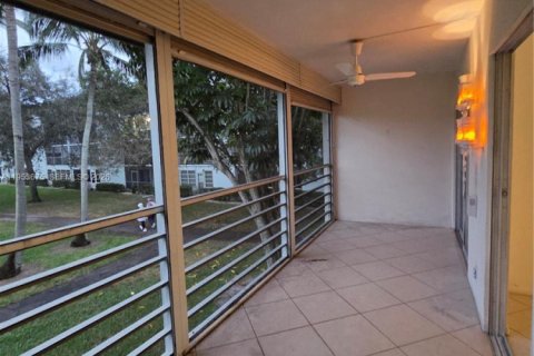 Copropriété à vendre à Coconut Creek, Floride: 2 chambres, 119.94 m2 № 2153278 - photo 12