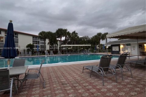 Copropriété à vendre à Coconut Creek, Floride: 2 chambres, 119.94 m2 № 2153278 - photo 27