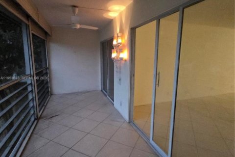 Copropriété à vendre à Coconut Creek, Floride: 2 chambres, 119.94 m2 № 2153278 - photo 13
