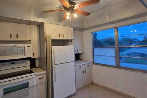 Copropriété à vendre à Coconut Creek, Floride: 2 chambres, 119.94 m2 № 2153278 - photo 8