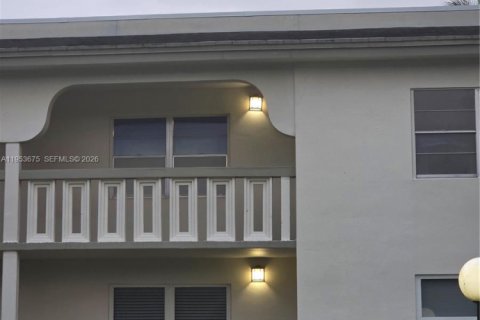 Copropriété à vendre à Coconut Creek, Floride: 2 chambres, 119.94 m2 № 2153278 - photo 3