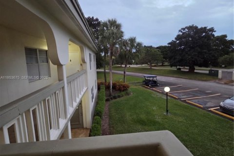 Copropriété à vendre à Coconut Creek, Floride: 2 chambres, 119.94 m2 № 2153278 - photo 19