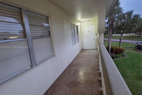 Copropriété à vendre à Coconut Creek, Floride: 2 chambres, 119.94 m2 № 2153278 - photo 20