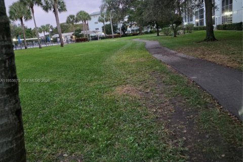 Copropriété à vendre à Coconut Creek, Floride: 2 chambres, 119.94 m2 № 2153278 - photo 24