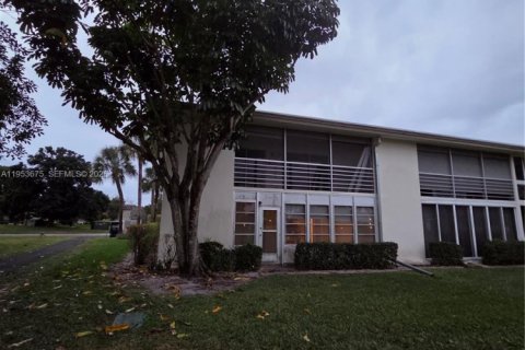 Copropriété à vendre à Coconut Creek, Floride: 2 chambres, 119.94 m2 № 2153278 - photo 23