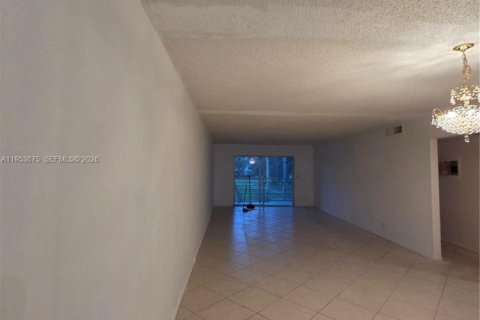 Copropriété à vendre à Coconut Creek, Floride: 2 chambres, 119.94 m2 № 2153278 - photo 11