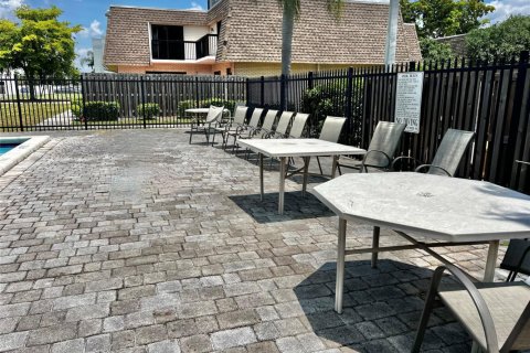 Condominio en venta en North Lauderdale, Florida, 2 dormitorios, 142.14 m2 № 1207757 - foto 1