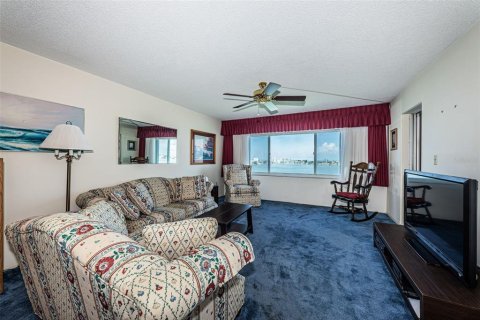 Condo in Saint Petersburg, Florida, 1 bedroom № 2150034 - photo 3