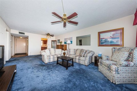 Condo in Saint Petersburg, Florida, 1 bedroom № 2150034 - photo 12