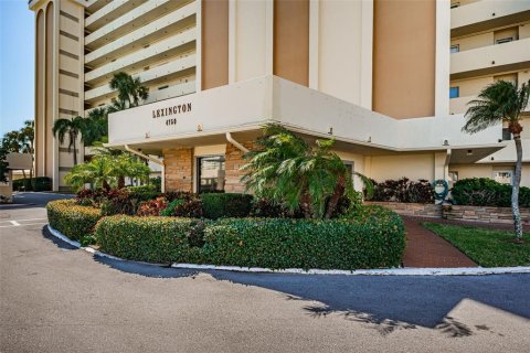 Condo in Saint Petersburg, Florida, 1 bedroom № 2150034 - photo 6