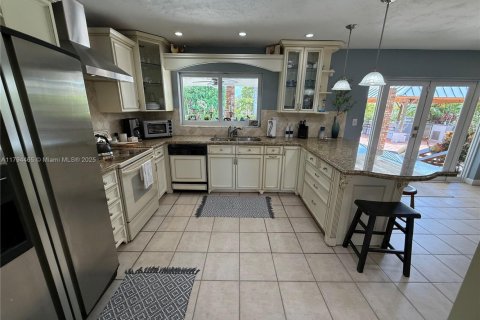 Villa ou maison à vendre à Miami, Floride: 3 chambres, 158.03 m2 № 1697504 - photo 7