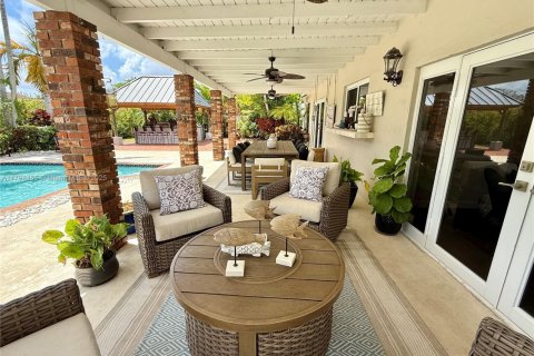 Villa ou maison à vendre à Miami, Floride: 3 chambres, 158.03 m2 № 1697504 - photo 17