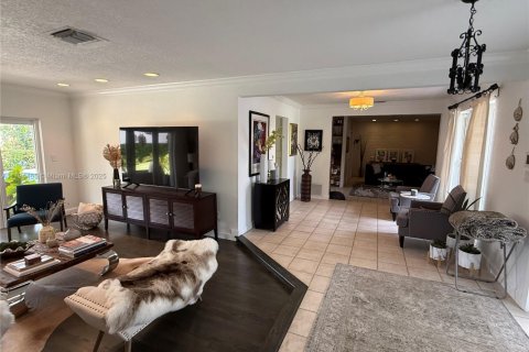 Villa ou maison à vendre à Miami, Floride: 3 chambres, 158.03 m2 № 1697504 - photo 3