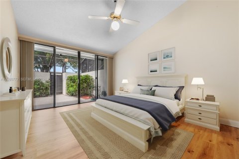 House in Miami, Florida 2 bedrooms, 121.52 sq.m. № 2069845 - photo 15