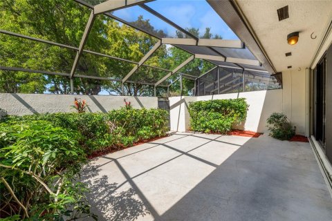 House in Miami, Florida 2 bedrooms, 121.52 sq.m. № 2069845 - photo 20
