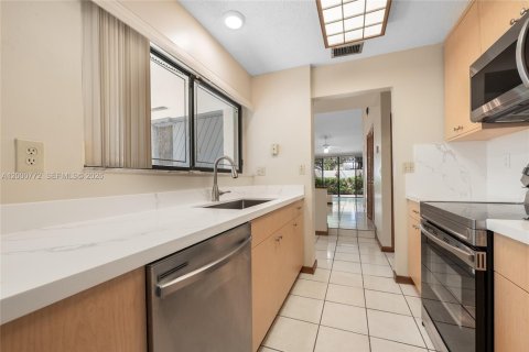 House in Miami, Florida 2 bedrooms, 121.52 sq.m. № 2069845 - photo 7