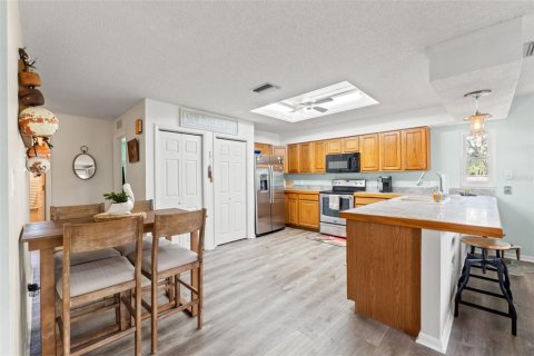 House in New Port Richey, Florida 3 bedrooms, 126.35 sq.m. № 1883700 - photo 9