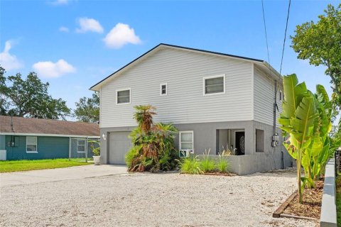 House in New Port Richey, Florida 3 bedrooms, 126.35 sq.m. № 1883700 - photo 2
