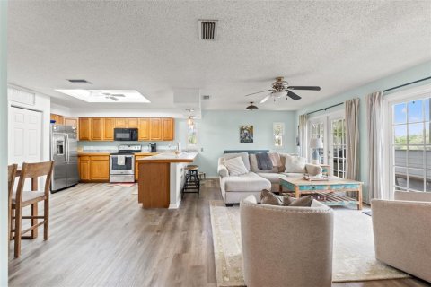 House in New Port Richey, Florida 3 bedrooms, 126.35 sq.m. № 1883700 - photo 5