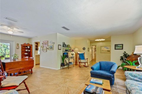 House in Oviedo, Florida 4 bedrooms, 285.02 sq.m. № 2239247 - photo 10