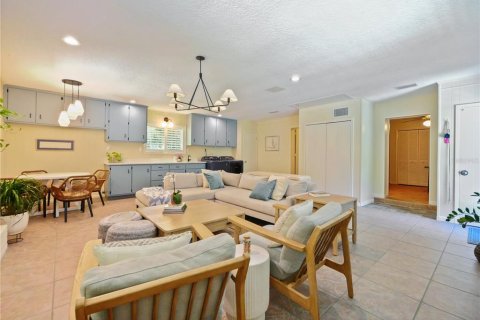 House in Oviedo, Florida 4 bedrooms, 285.02 sq.m. № 2239247 - photo 29