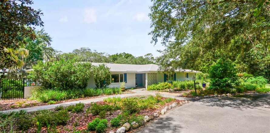 House in Oviedo, Florida 4 bedrooms, 285.02 sq.m. № 2239247