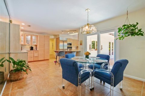 House in Oviedo, Florida 4 bedrooms, 285.02 sq.m. № 2239247 - photo 19