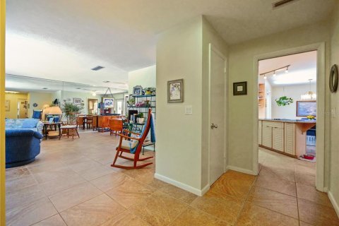 House in Oviedo, Florida 4 bedrooms, 285.02 sq.m. № 2239247 - photo 8