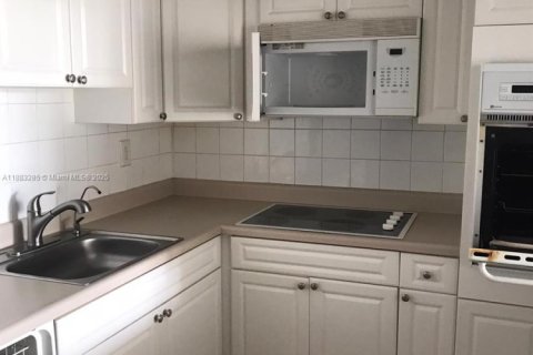 Снять в аренду кондоминиум в Санни-Айлс-Бич, Флорида 1 спальня, 93.37м2, № 1978289 - фото 4