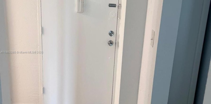 Кондоминиум с 1 спальней в Санни-Айлс-Бич, Флорида № 1978289