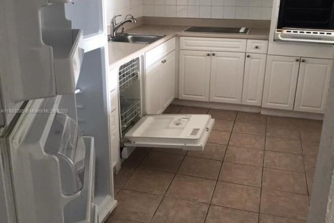 Снять в аренду кондоминиум в Санни-Айлс-Бич, Флорида 1 спальня, 93.37м2, № 1978289 - фото 3