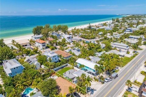 Commercial property in Holmes Beach, Florida 4 bedrooms, 140.93 sq.m. № 1426711 - photo 4