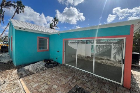 Commercial property in Holmes Beach, Florida 4 bedrooms, 140.93 sq.m. № 1426711 - photo 26