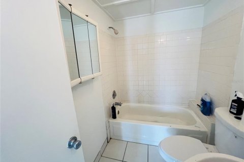 Commercial property in Holmes Beach, Florida 4 bedrooms, 140.93 sq.m. № 1426711 - photo 18